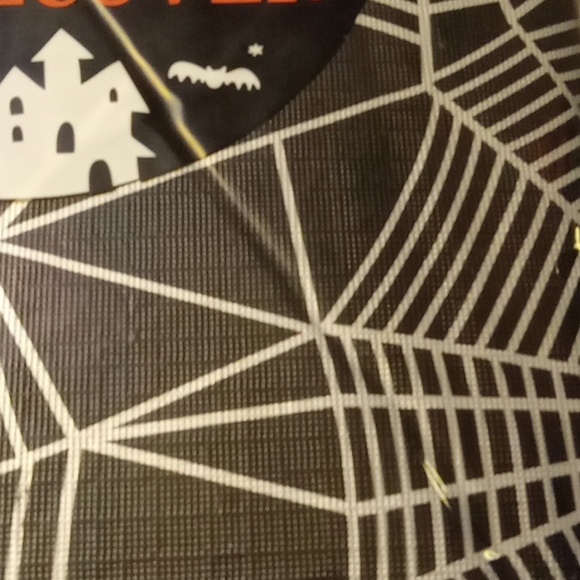 Halloween tablecloth spiderwebs - Picture 5 of 5
